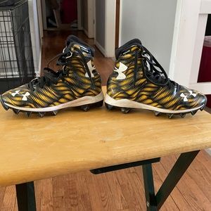 Under armor football cleats size 2.5 youth